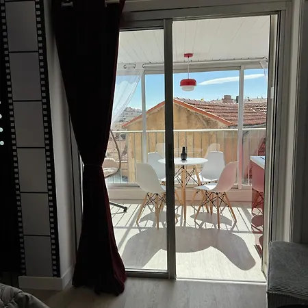 Toits Du Vieux Port *